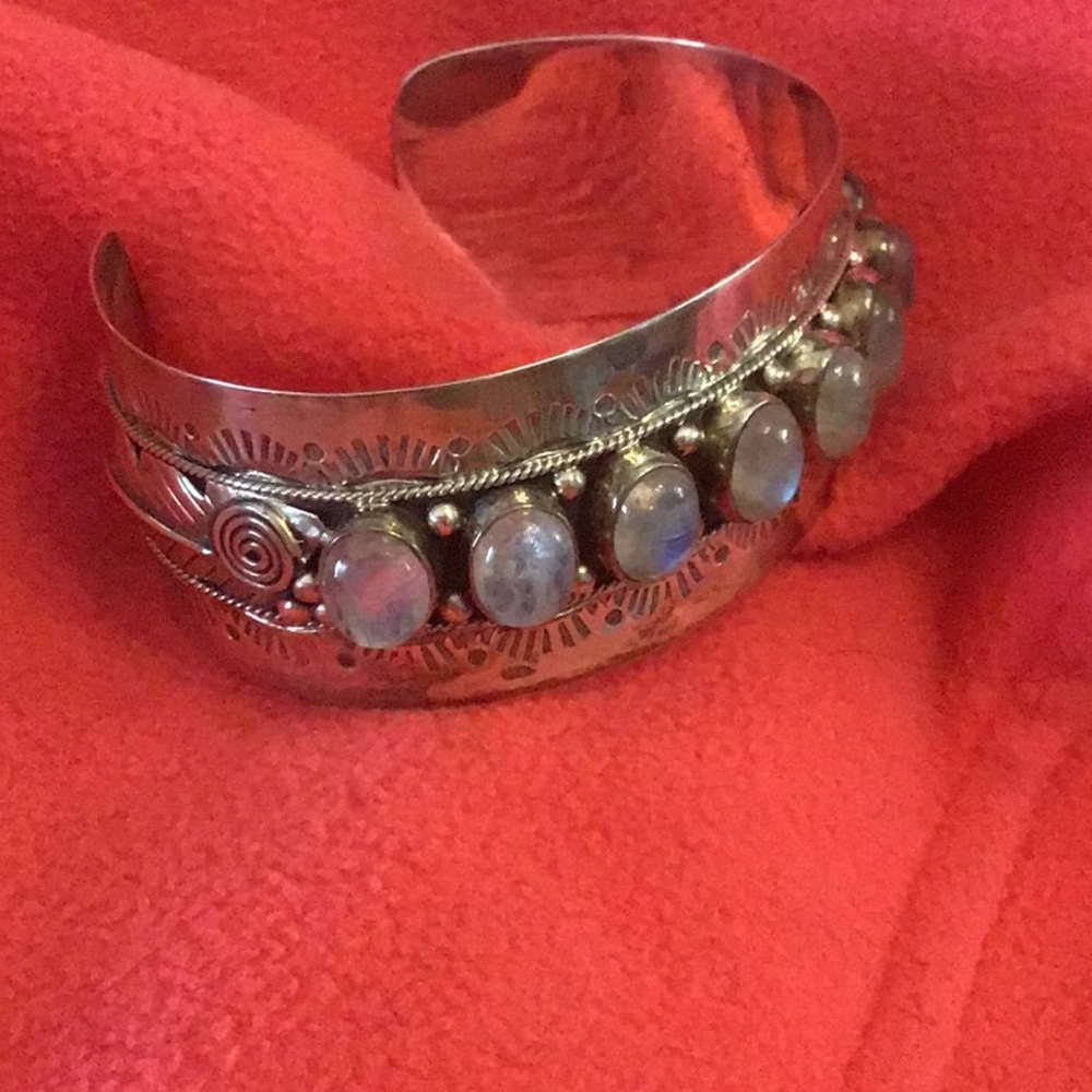 COPY - ABSOLUTELY GORG MOONSTONE CUFF BRACELET MUST SEE 👀